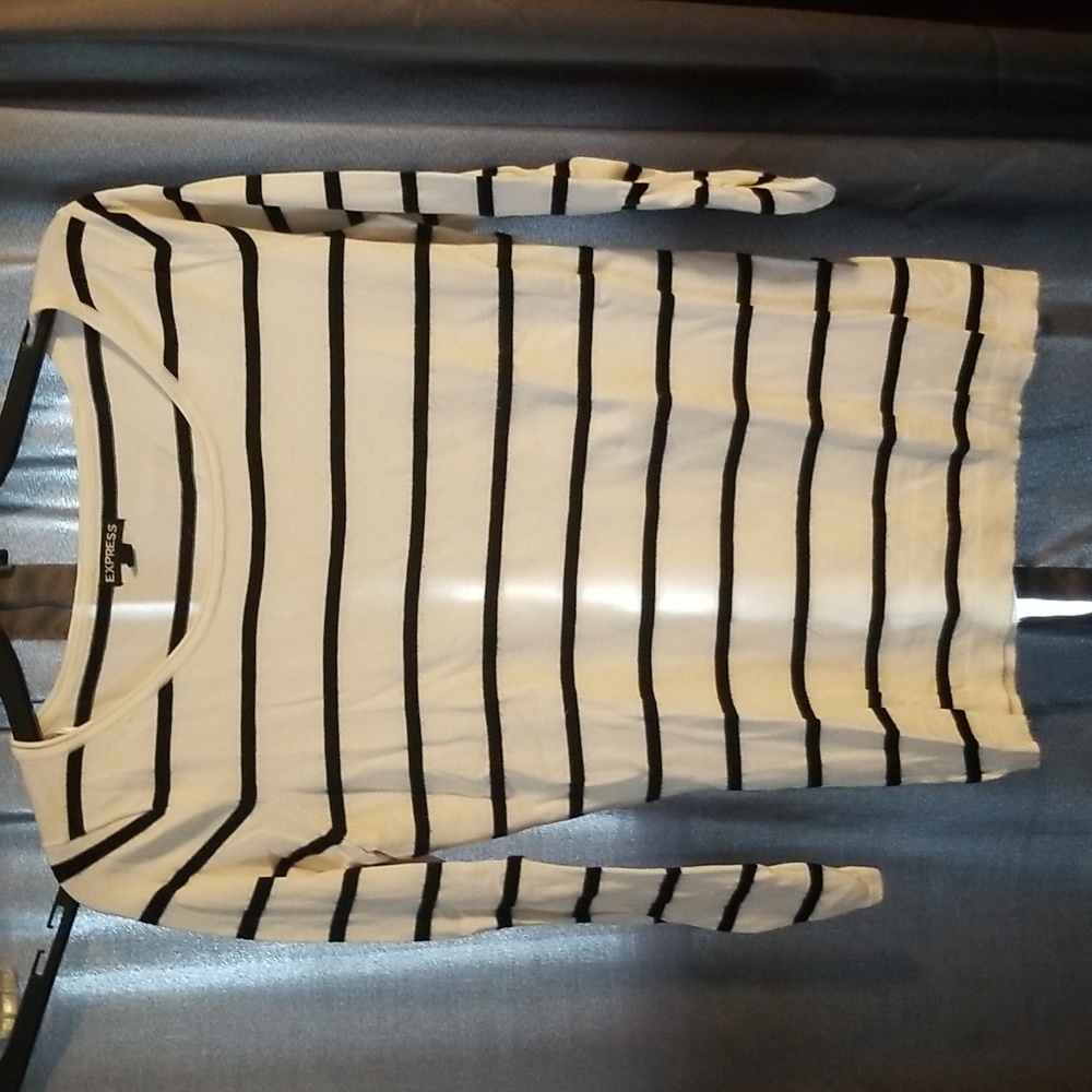 Womens Express long sleeved lightweight sweater size medium